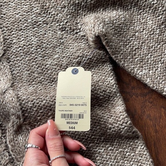 Cable Knit Sweater - Picture 4 of 4